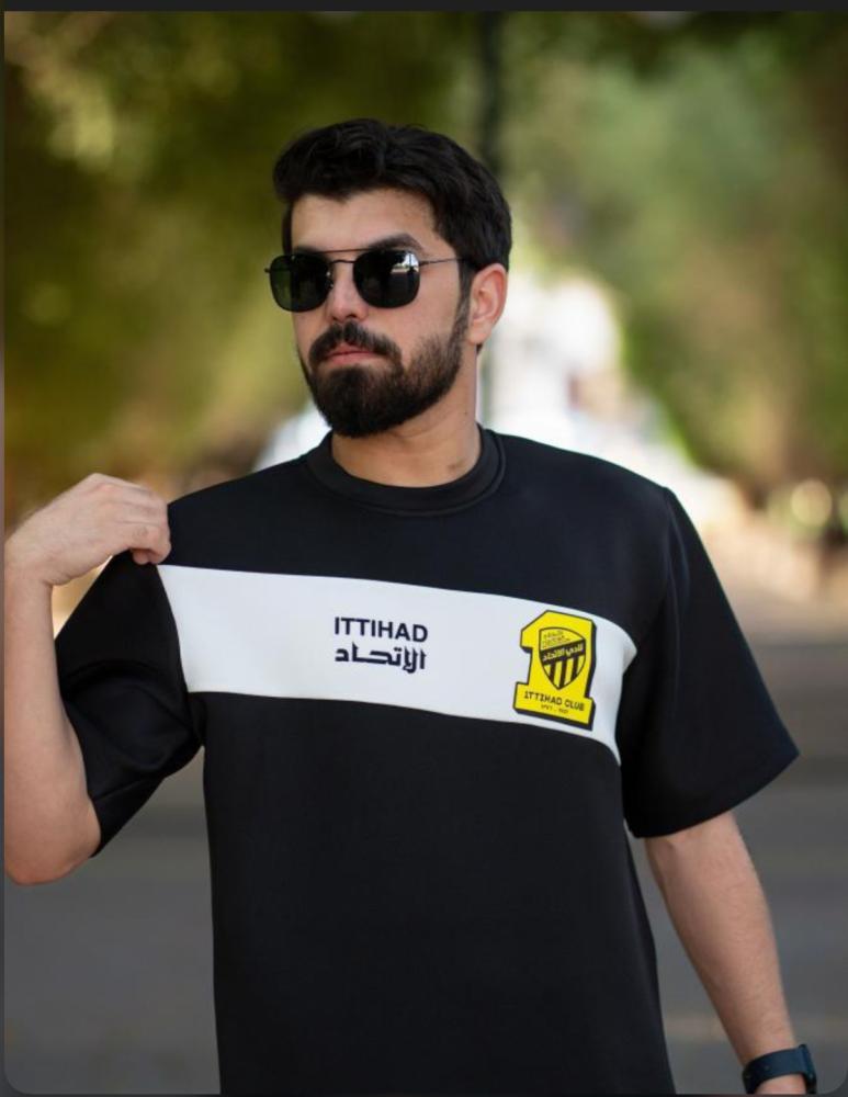 تيشرت نادي الاتحاد للون اسود وابيض مصمم بكل حب- متجر الرياض