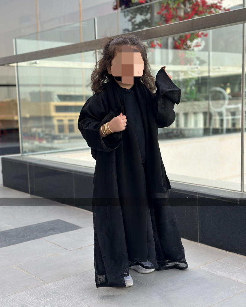 عبايات بنات