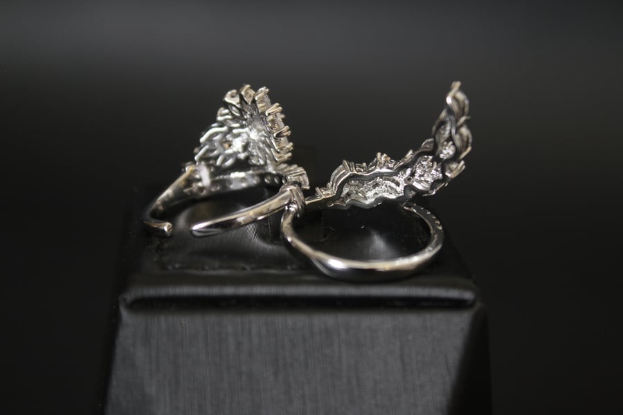 Rhodium-plated zircon ring – double design with a luxurious touch