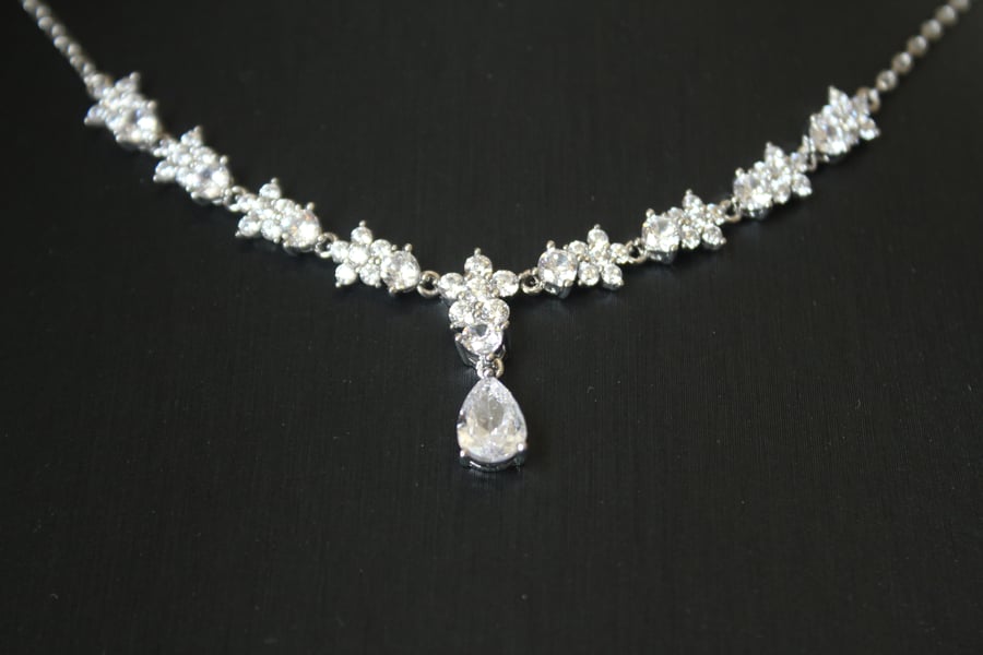 Necklace and earrings set – shiny zircon plated with rhodium