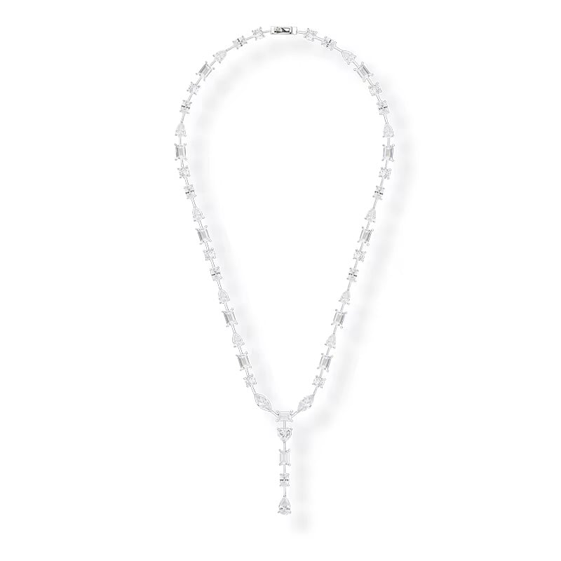 An elegant solitaire set with a design inspired by the sparkle of luxurious diamonds
