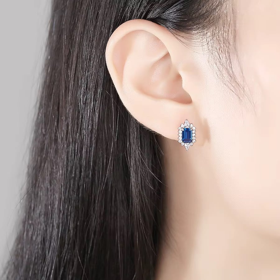 Sterling silver 925 set with luxurious blue stone