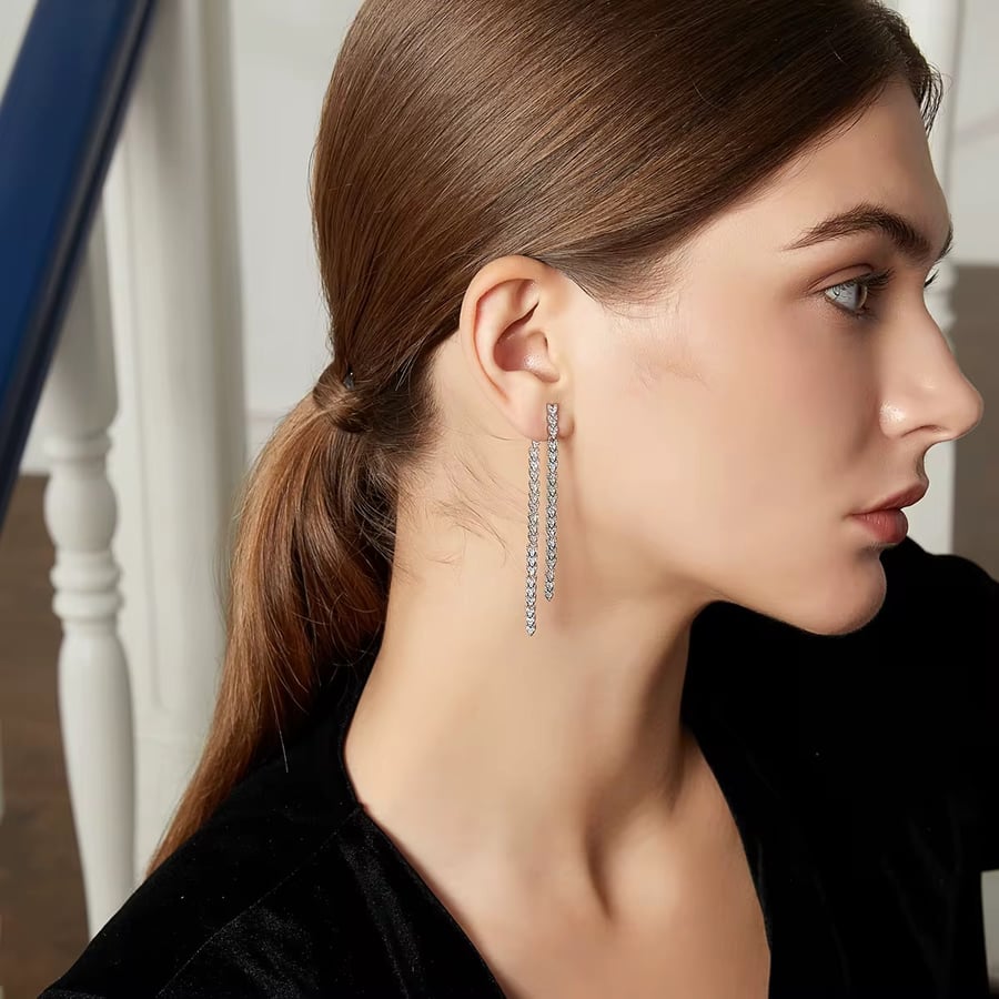Luxurious long earring with innovative design that can be worn in three different ways