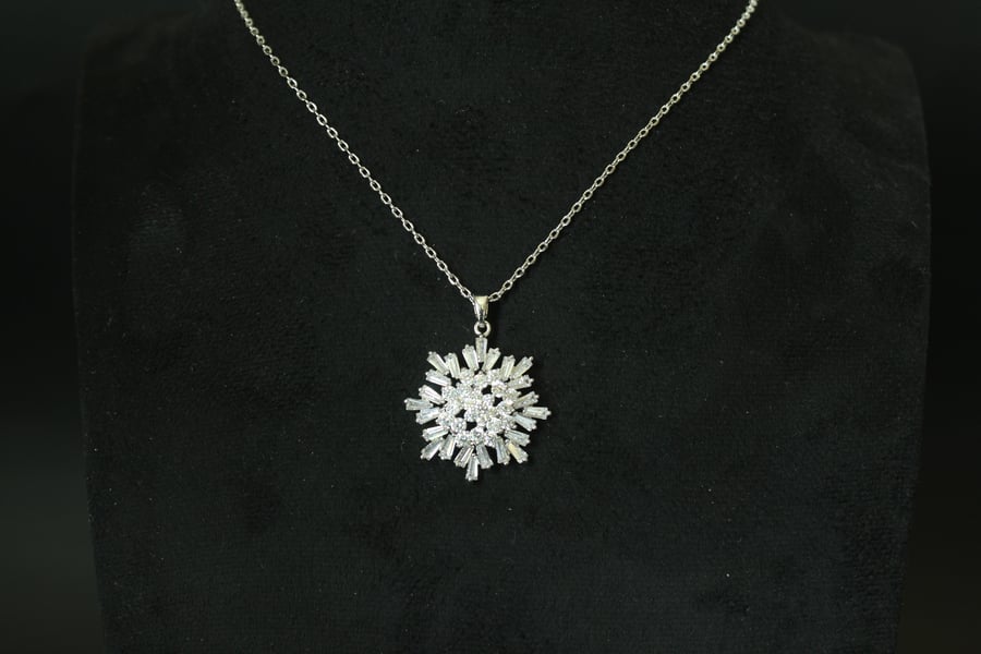 Luxurious necklace with a chain and pendant encrusted with zircon and plated with white gold