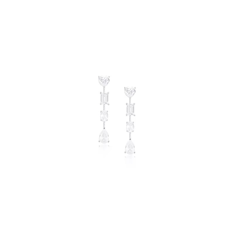 An elegant solitaire set with a design inspired by the sparkle of luxurious diamonds