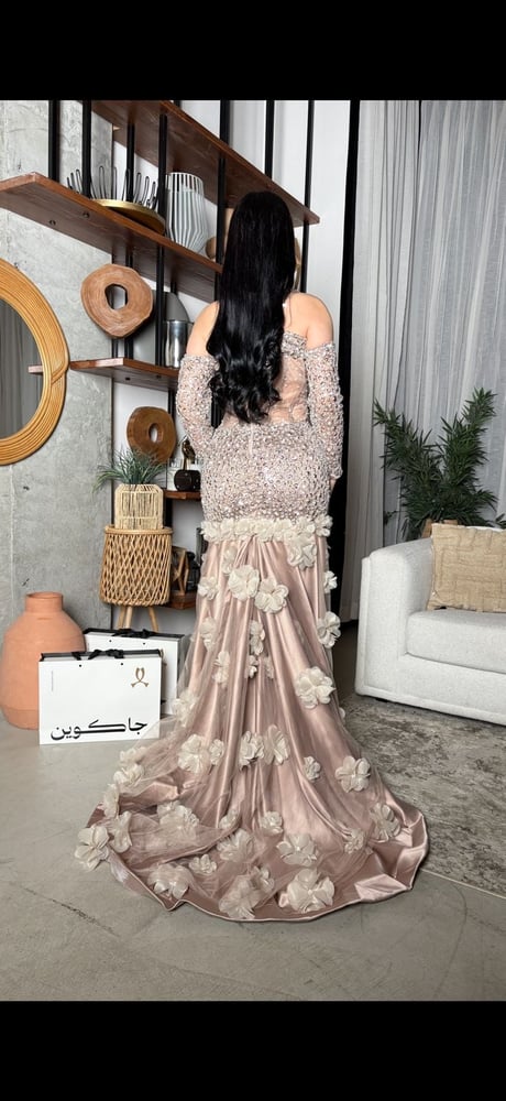 Luxury evening dress with feminine corset details and elegant shiny embroidery, decorated with prominent roses that add a touch of luxury and romance for a stunning look