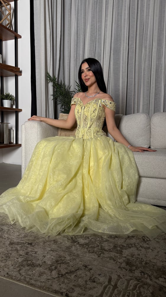 Luxurious lemon evening dress with a royal cut and royal embroidery