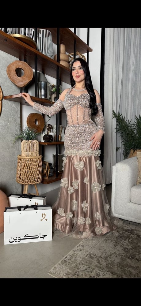 Luxury evening dress with feminine corset details and elegant shiny embroidery, decorated with prominent roses that add a touch of luxury and romance for a stunning look