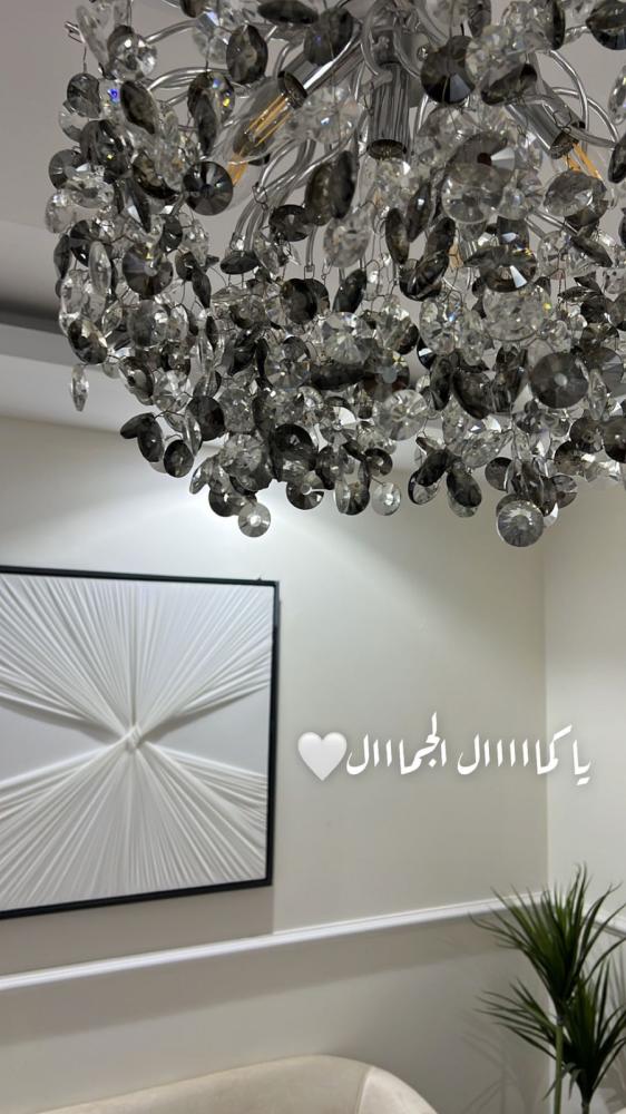 لوحه قماش لون اوف وايت مقاس 100*100 باطار لون اسود