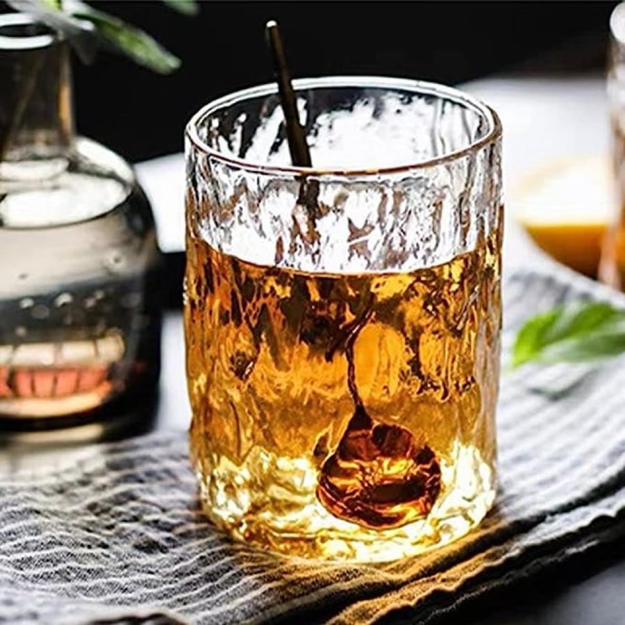 كوب زجاج شفاف مموج