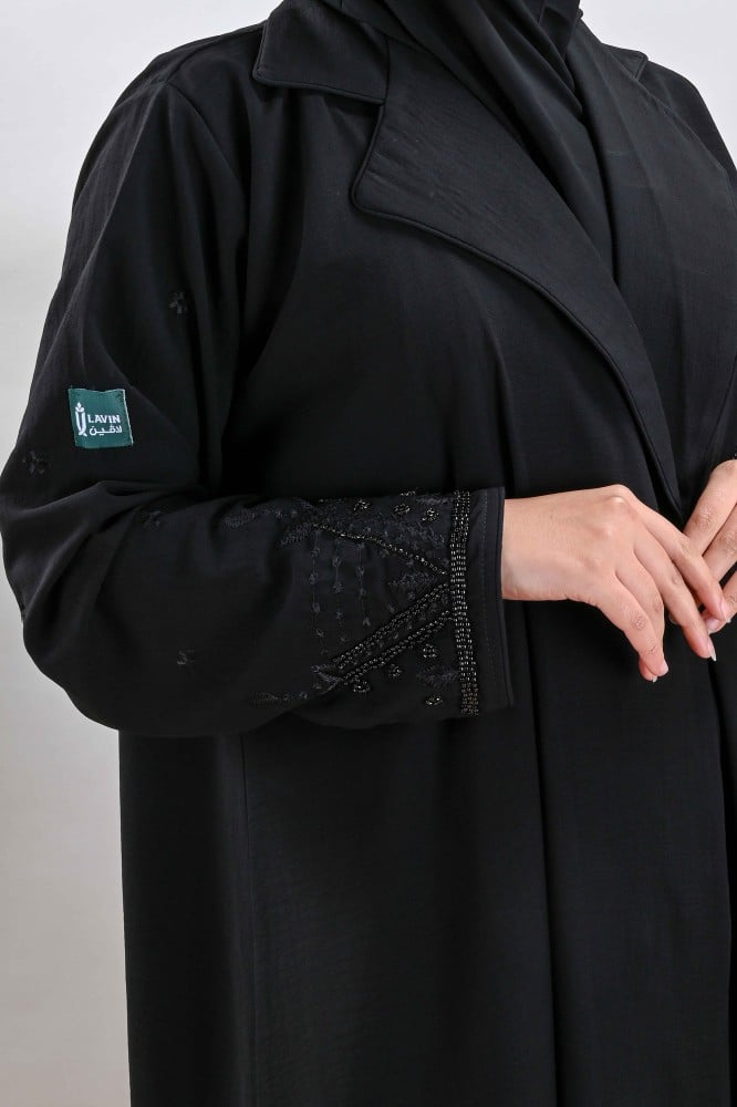 عباية كريب بتطريز يدوي اسود على الاكمام
