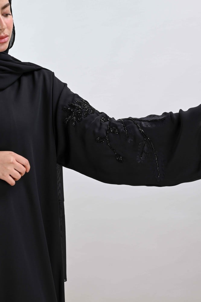 عباية بتطريز يدوي اسود على كحلي