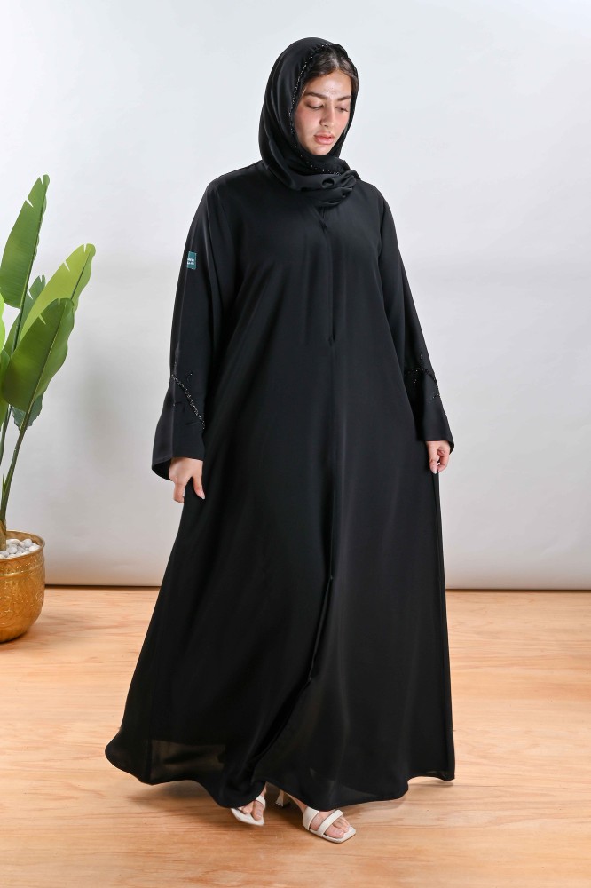 عباية كريب ناعم بتطريز اسود