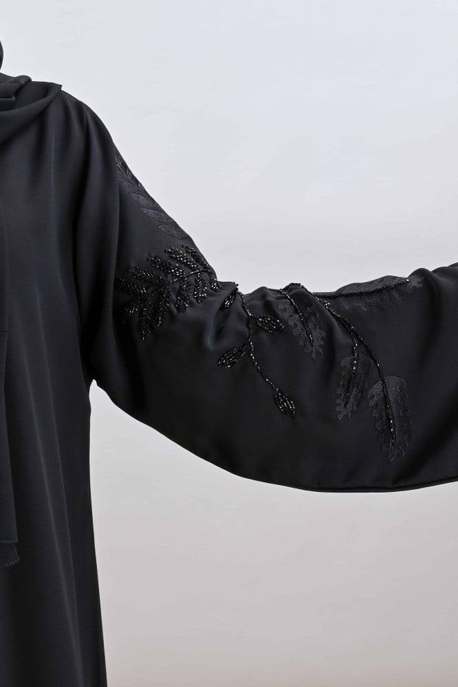 عباية بتطريز يدوي اسود