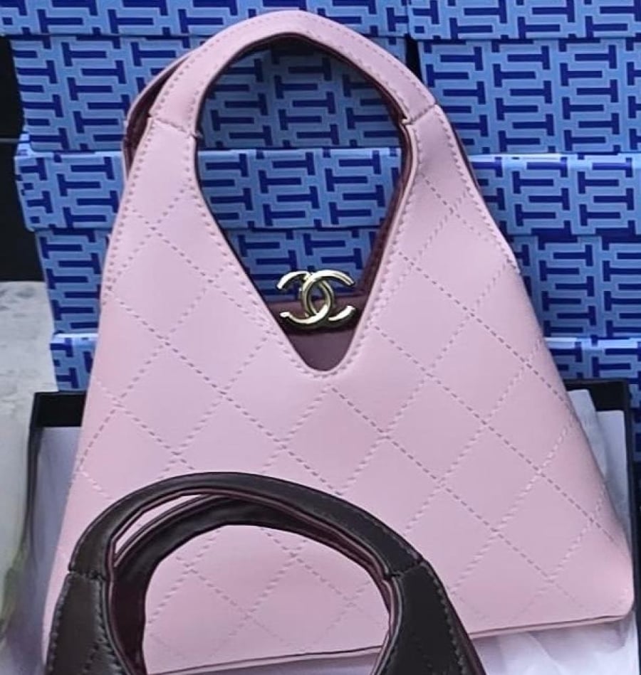 شانيل هوبو مقاس 23 cm