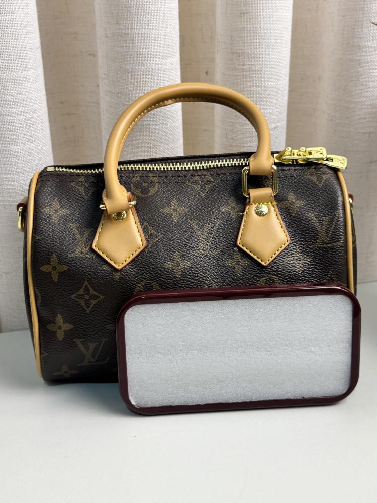 لويس فيتون مقاس 21 cm