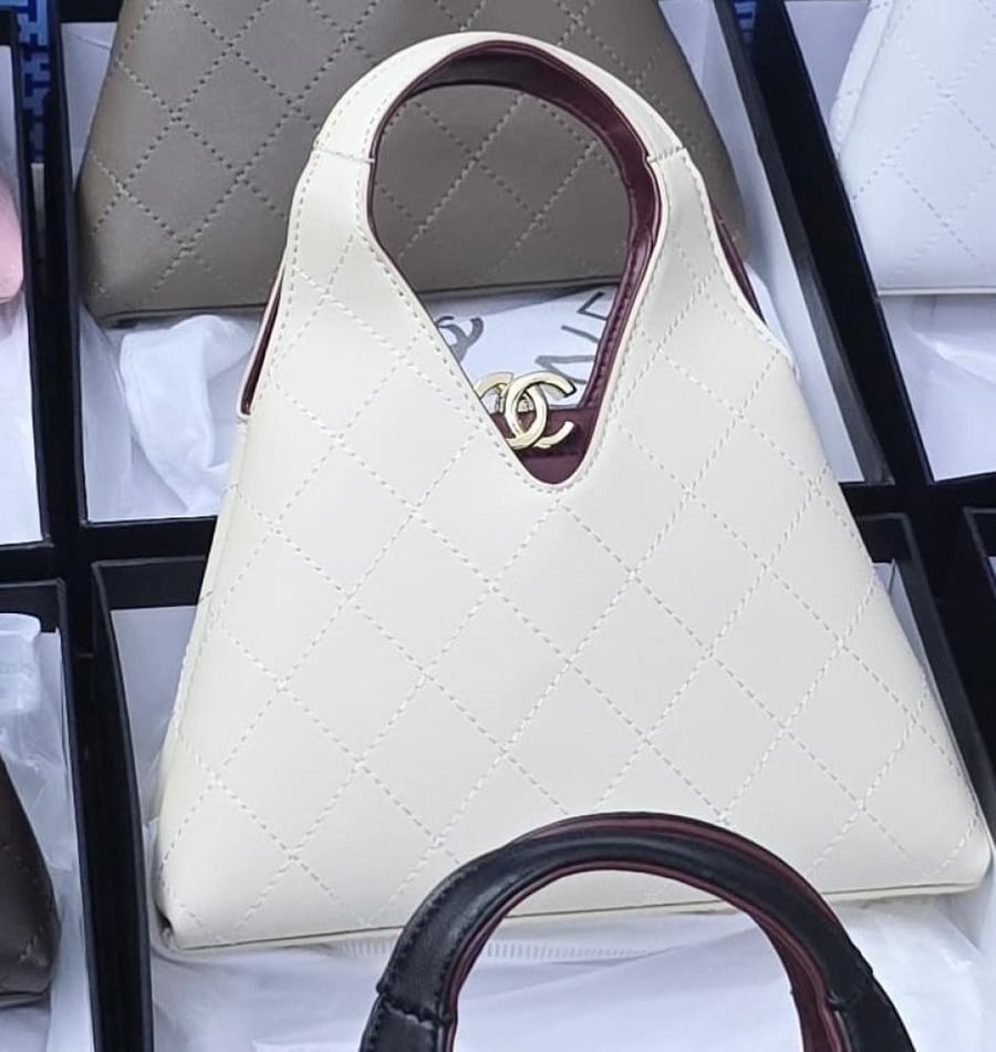 شانيل هوبو مقاس 23 cm