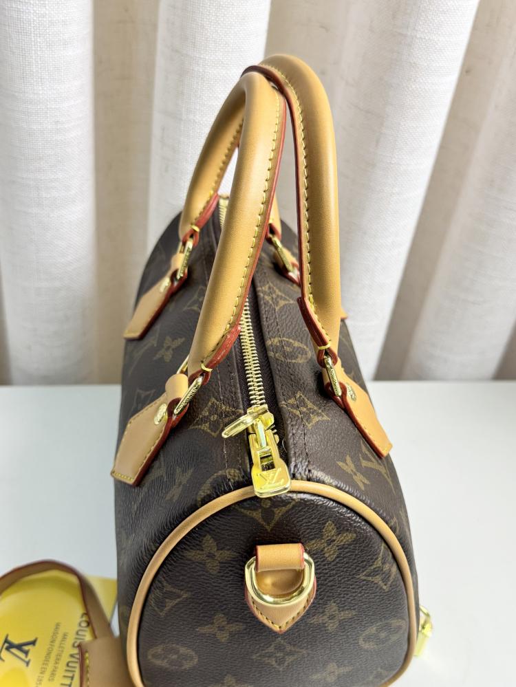 لويس فيتون مقاس 21 cm