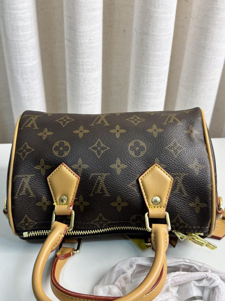 لويس فيتون مقاس 21 cm