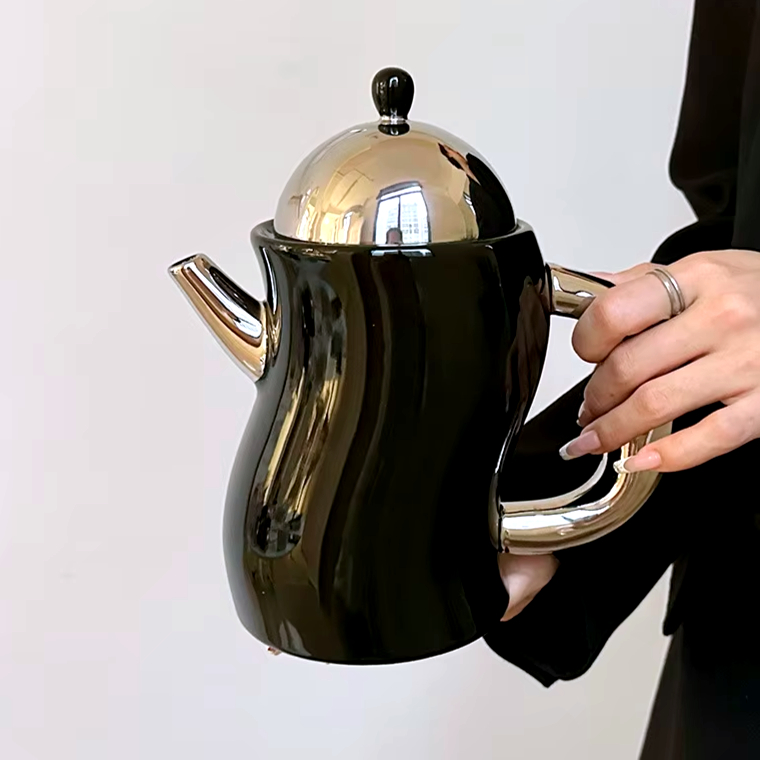 طقم أكواب قهوة وغلاية سيراميك بتصميم منحني إبداعي وعصري - 4 قطع