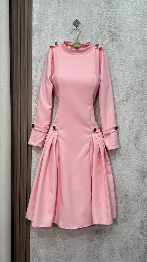 Elegant evening dress in pink color