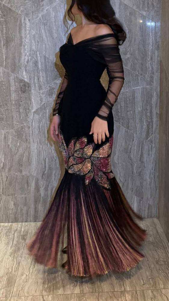 فستان سهرة مخمل كلفه هدب دبل