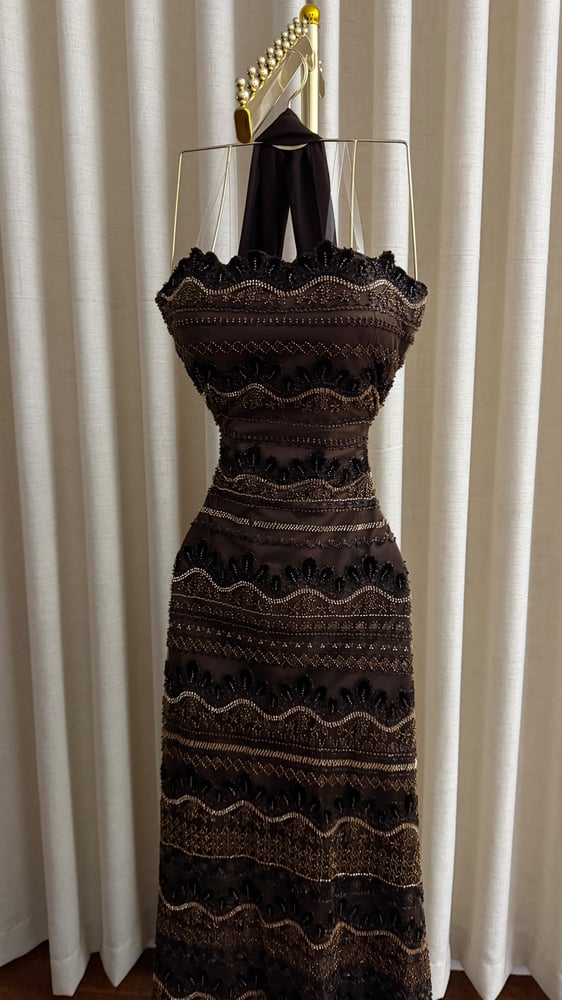فستان كوثر | سهرة فاخر من التل المطرز بالخرز والمخمل