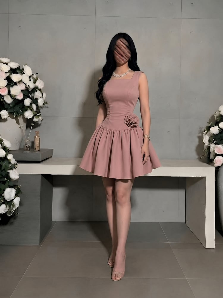 فستان أنيق بتصميم كلوش مع لمسة أنثوية ساحرة