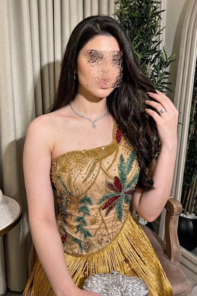 فستان تيا الذهبي