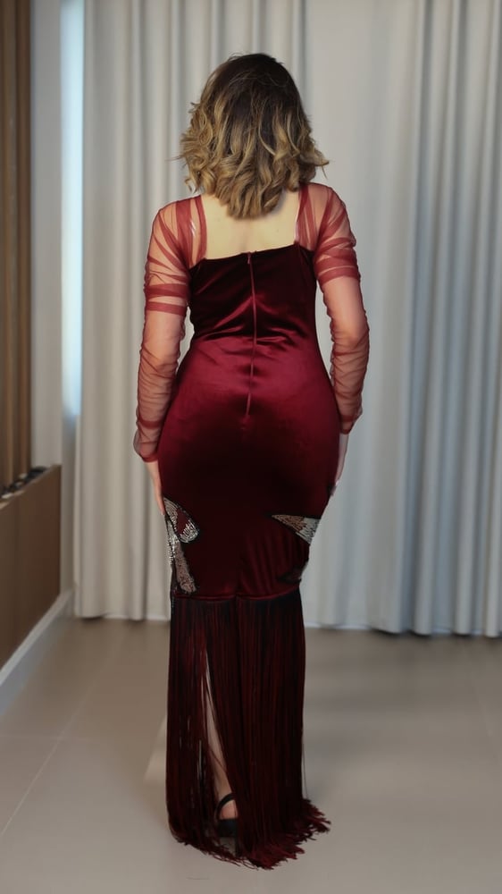 فستان سهرة مخمل كلفه هدب دبل