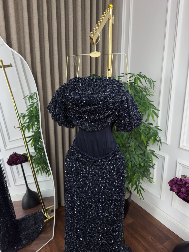 فستان سهرة ملكي باللون الأزرق +الأسود