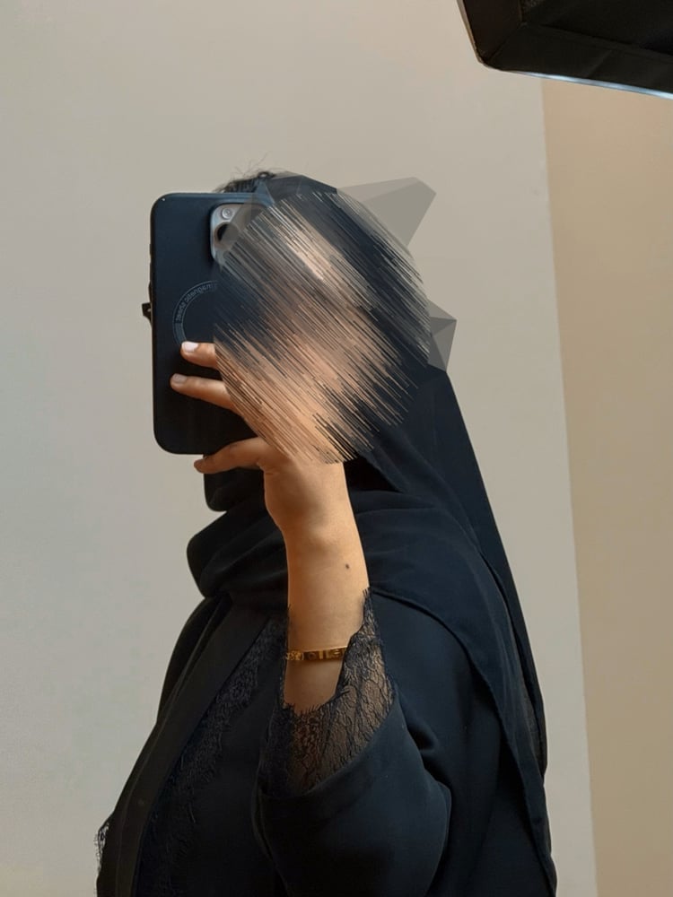 تفاصيل دانتيل راقية لعباية قماش إنترنت نسائية NOOT ABAYA