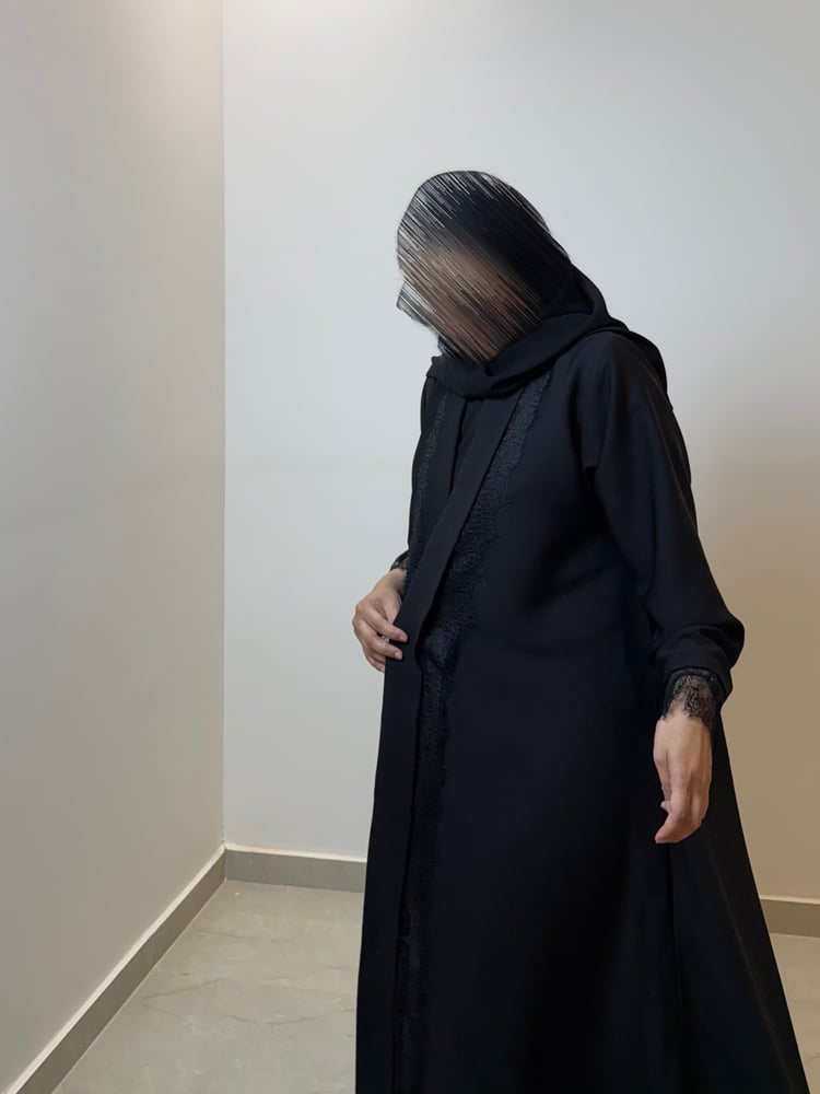 عباية قماش إنترنت بقصة A-line مع دانتيل | NOOT ABAYA