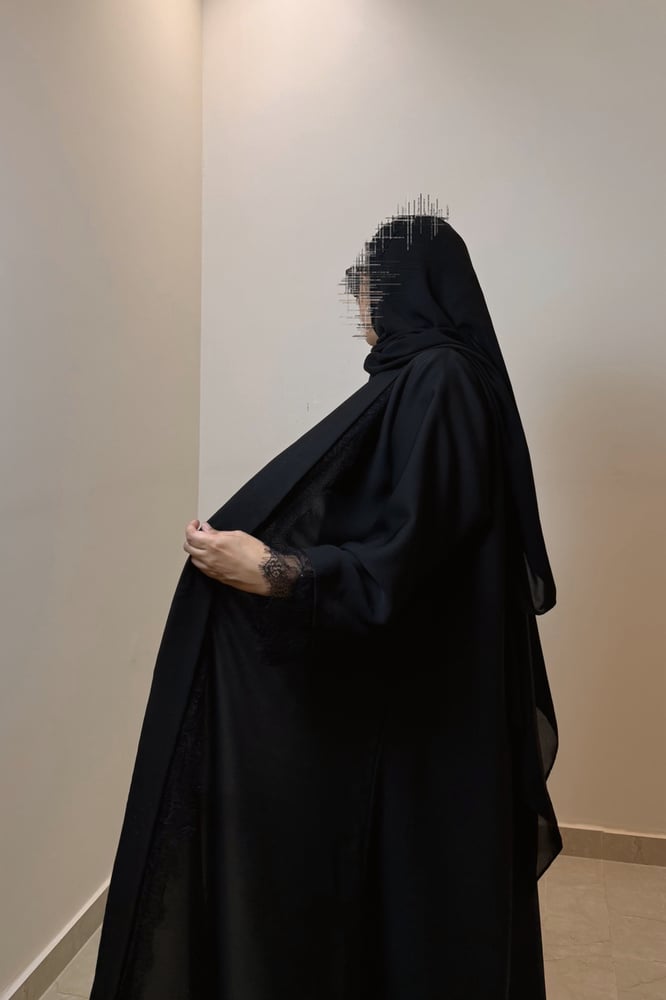 عباية قماش إنترنت بقصة A-line مع دانتيل | NOOT ABAYA