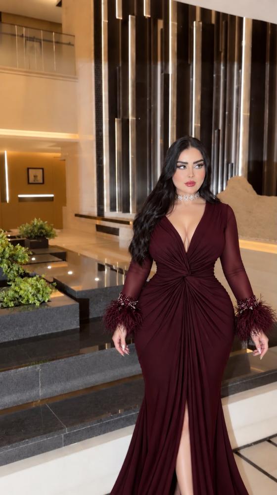 فستان استرتش كوري الاكمام تول استرتش مع فصوص اصليه وريش