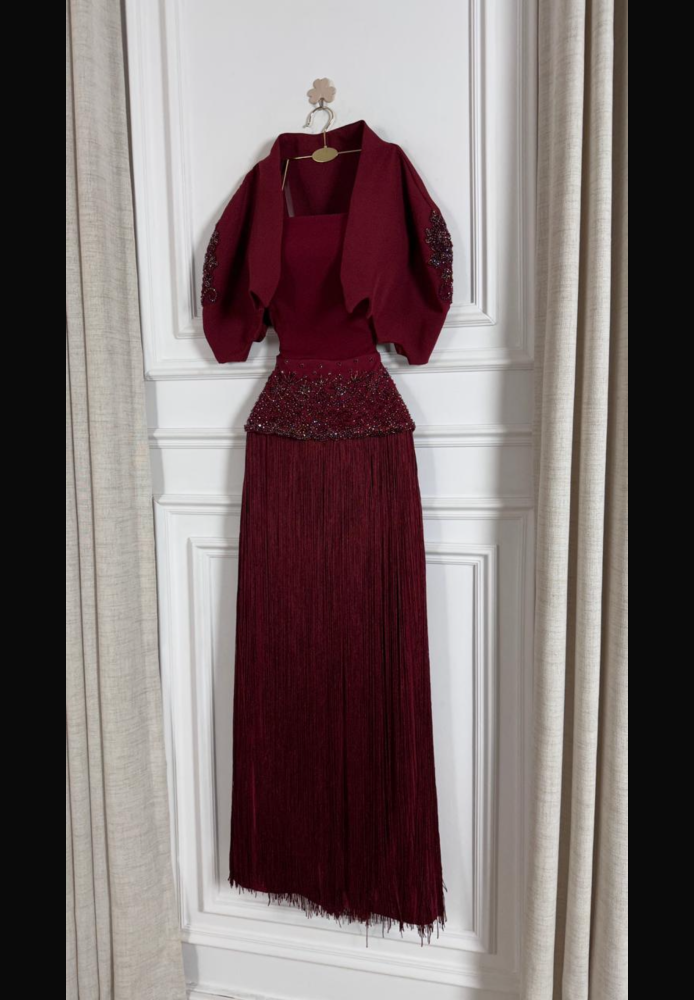 Alya's dress