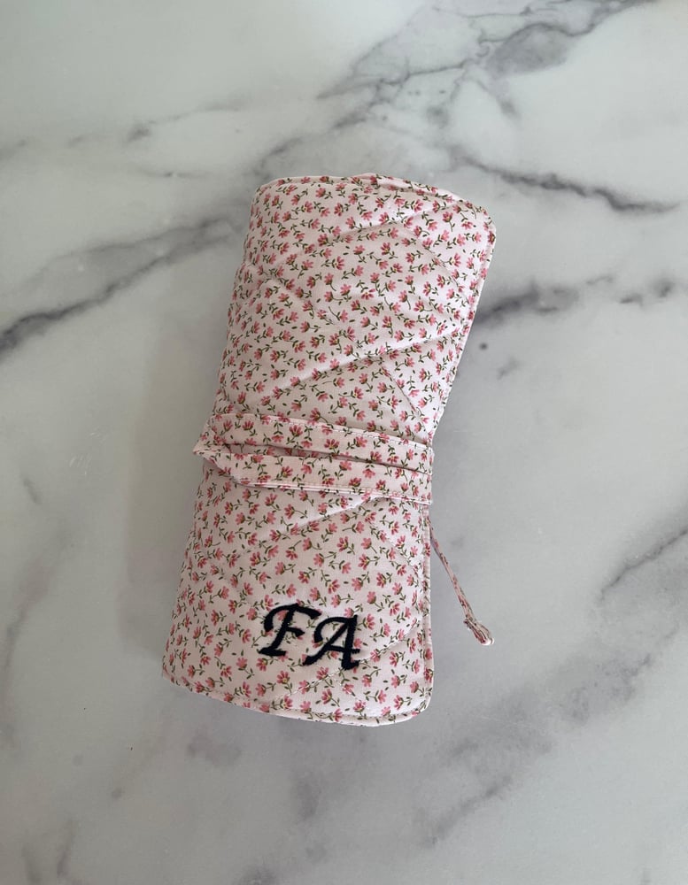 MAKEUP BRUSH ROLL (MORE PRINTS)