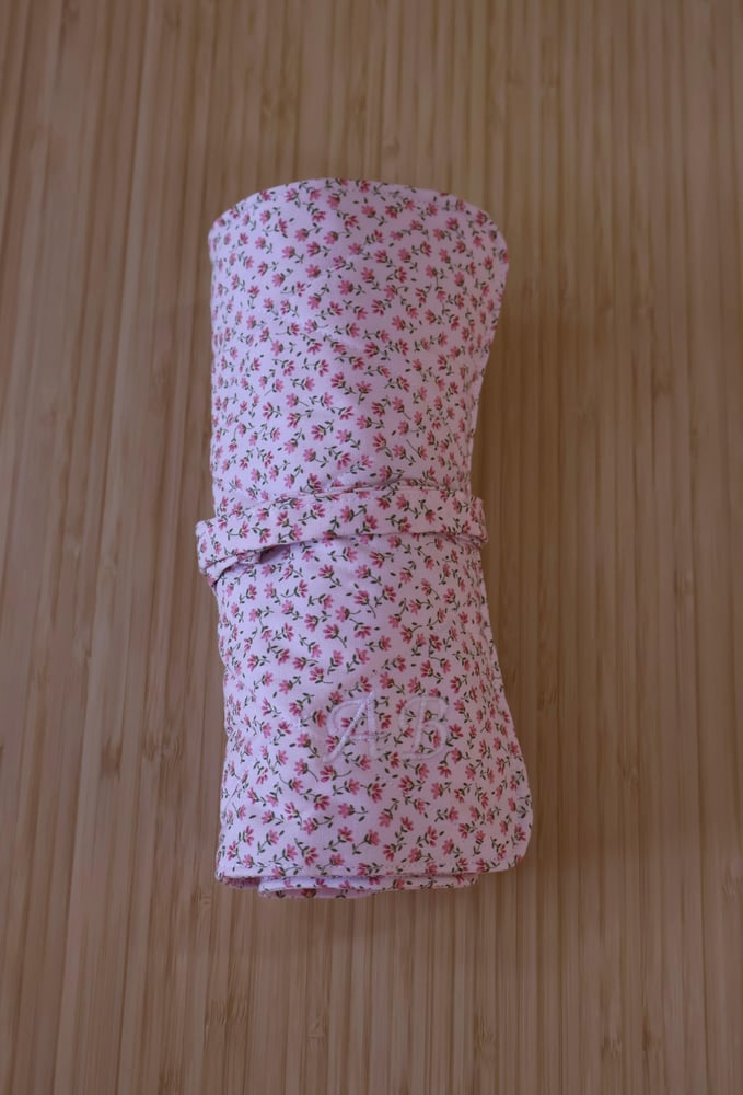 MAKEUP BRUSH ROLL (MORE PRINTS)