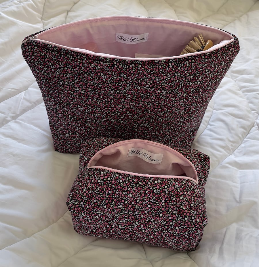 NAVY FLORAL TALL TRAVEL BAG
