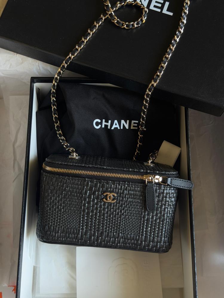 حقيبة شانيل فانيتي رافيا – Chanel Raffia Vanity Case