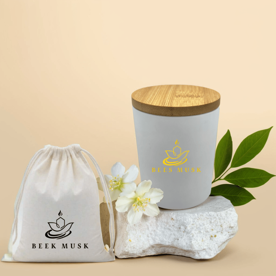 شمعه العسل بلون جذاب وروائح مميزة وراقيه مع غطاء خشبي