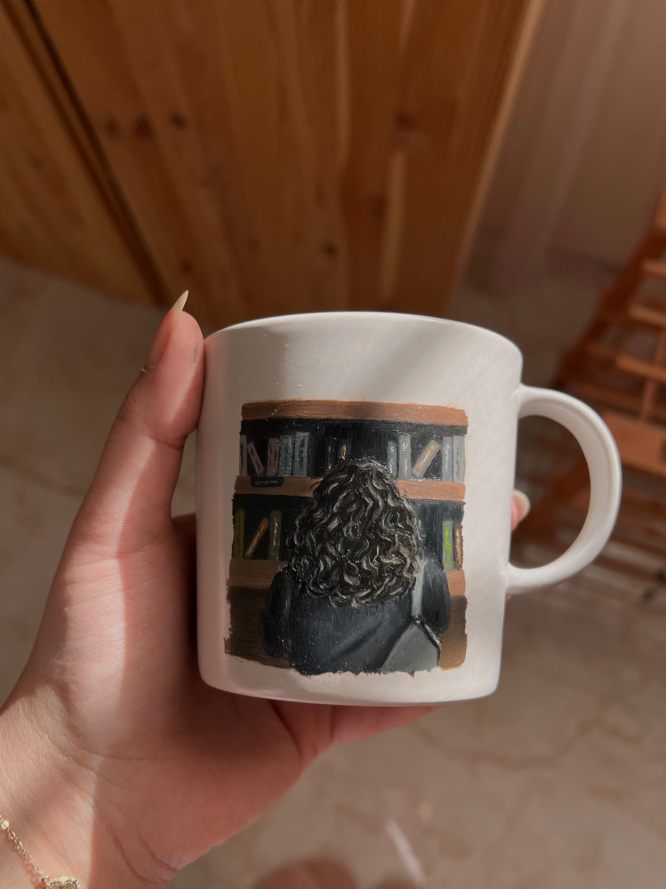 كوب المكتبة - library mug curly hair