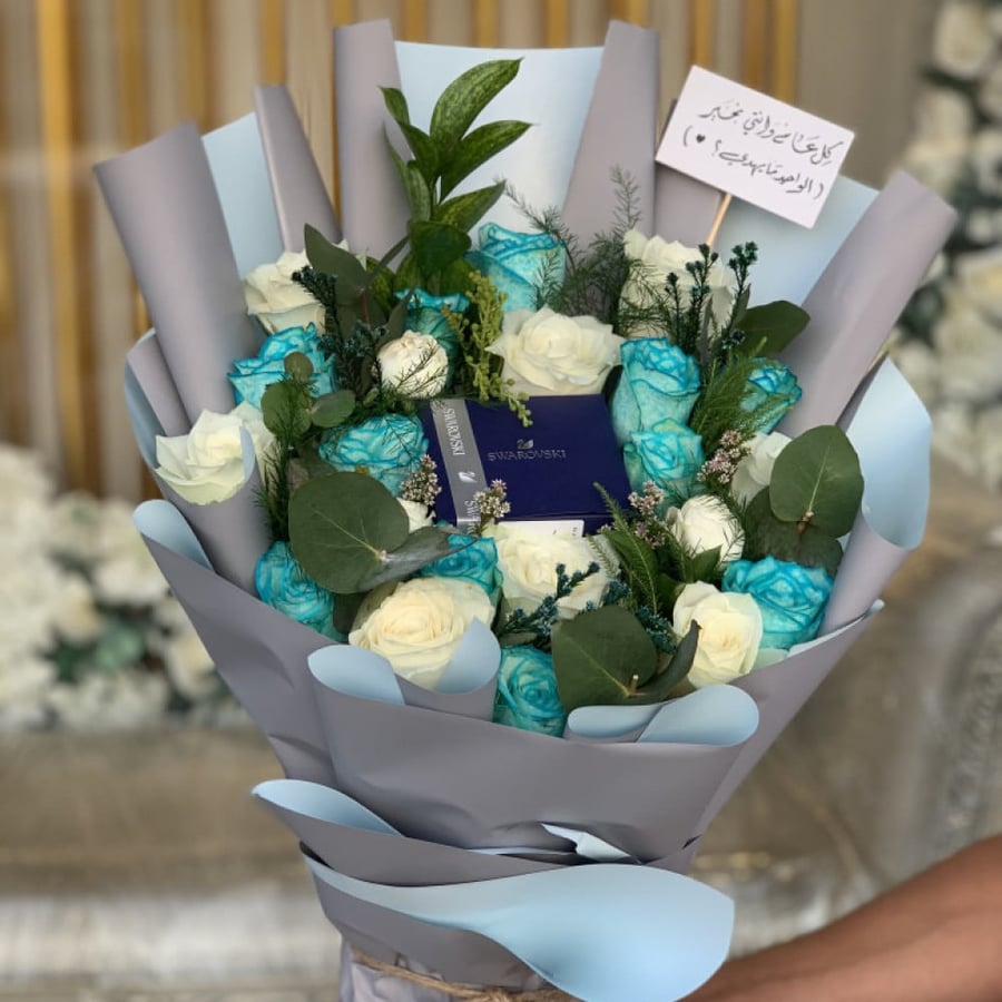 تنسيق الهدية داخل باقة