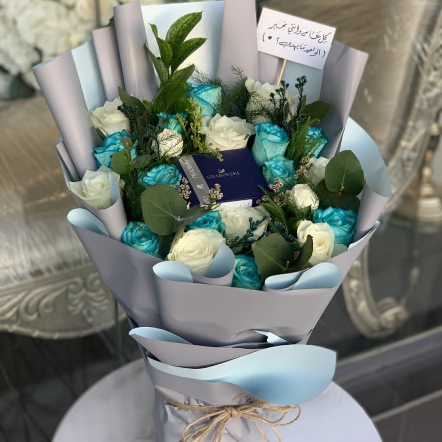تنسيق الهدية داخل باقة