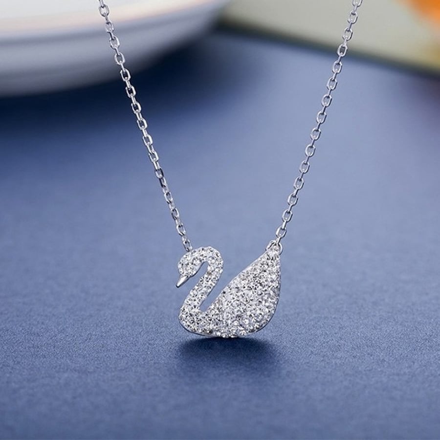 قلادة سواروفسكي Iconic Swan بحلية متدلية متعددة الألوان، طلاء روديوم