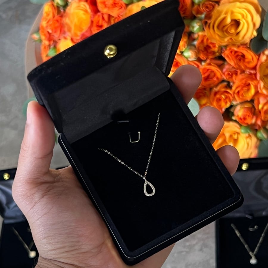 عقد ذهب عيار 18