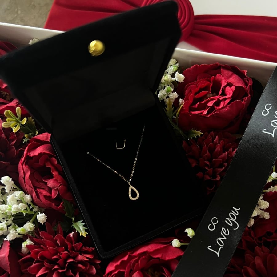 عقد ذهب عيار 18