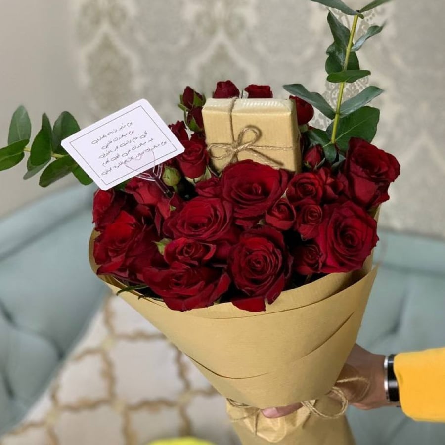 تنسيق الهدية بباقة ورد