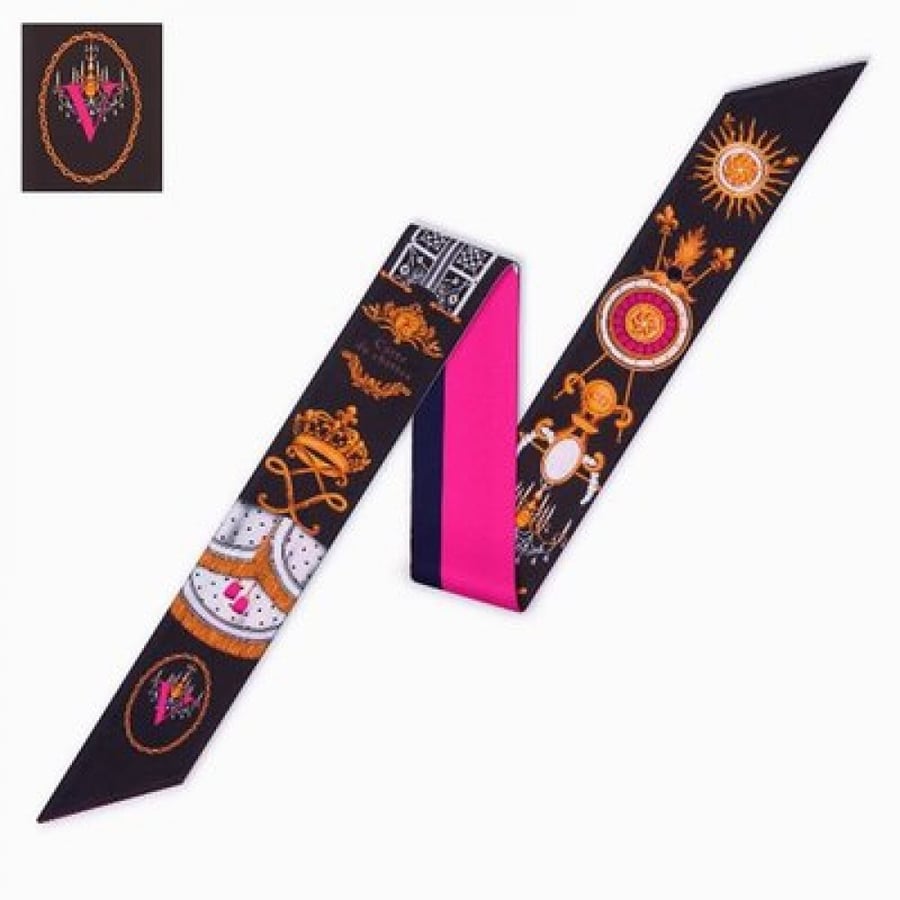 Scarf of the letters