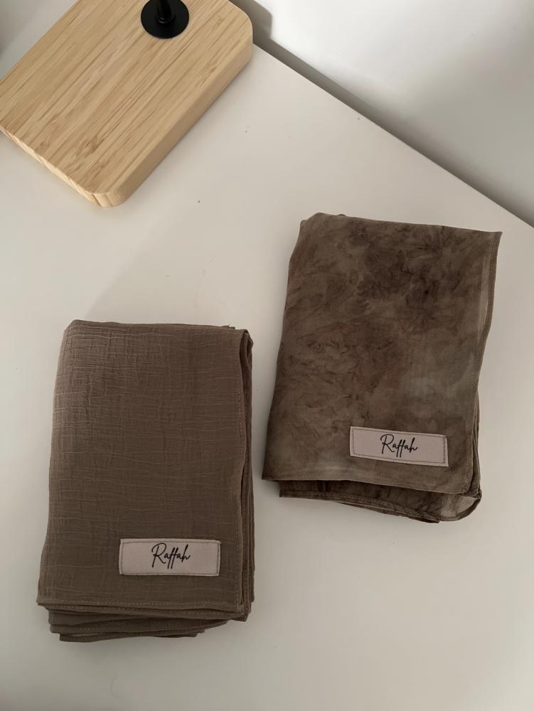 Two-piece set in brown and beige